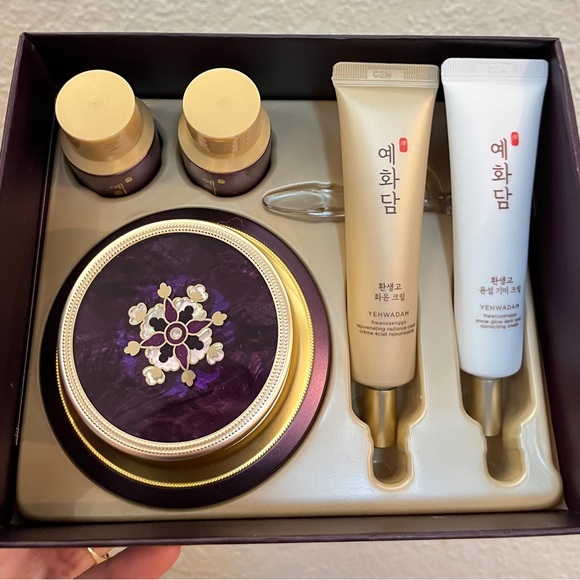 Yehwadam Skincare Set - Picture 2 of 3